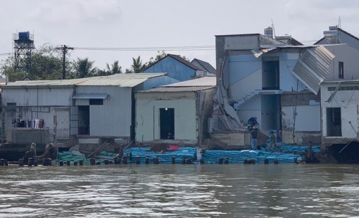 Đề nghị sớm khắc phục

tình trạng sạt lở