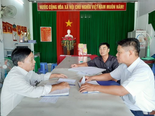 Tận tụy phục vụ nhân dân