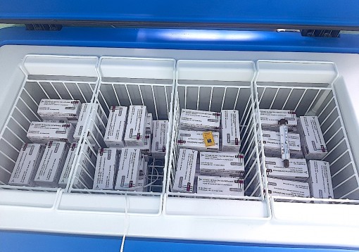 Lô vắc xin phòng dịch COVID-19 đầu tiên về tới Cà Mau