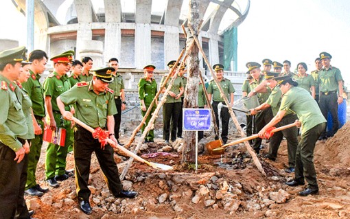 Công an TP Cần Thơ phát động “Tết trồng cây đời đời nhớ ơn Bác Hồ”