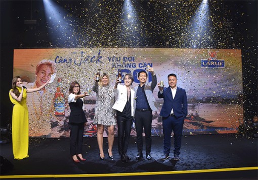 Jack là đại sứ thương hiệu đầu tiên của Bia Larue