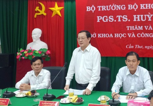 Bộ trưởng Bộ Khoa học và Công nghệ thăm và làm việc tại Cần Thơ