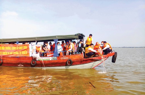 Khai thác đi đôi với bảo vệ, tái tạo nguồn lợi thủy sản