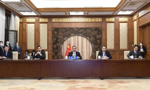 Ấn Độ khủng hoảng, Trung Quốc tận dụng thời cơ