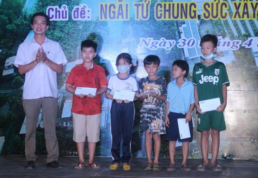 Báo Cần Thơ  trao học bổng cho học sinh nghèo, hiếu học