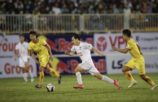 Giải mã sự thành công của thầy trò HLV Kiatisak 