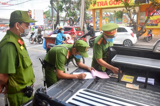 Phối hợp kiểm tra, xử lý nghiêm trường hợp đậu, đỗ xe không đúng quy định