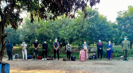 An Giang: Phát hiện và đưa 8 người nhập cảnh trái phép đi cách ly tập trung