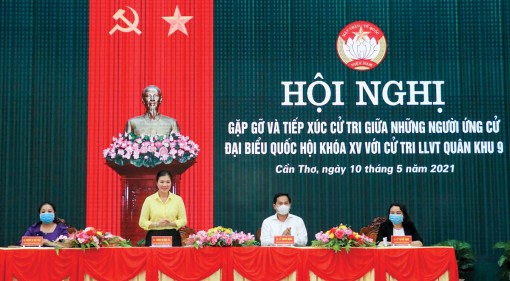 Những người ứng cử đại biểu Quốc hội gặp gỡ, tiếp xúc cử tri
