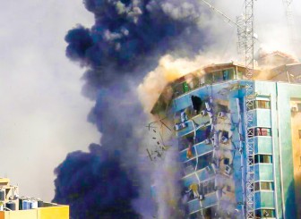 Nhà riêng của thủ lĩnh Hamas
ở Gaza trúng không kích Nhà riêng của thủ lĩnh Hamas
ở Gaza trúng không kích