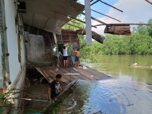 Sạt lở làm sụp đổ nhà dân tại quận Cái Răng