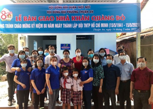 Bàn giao Nhà khăn quàng đỏ