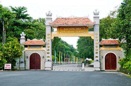 Khu tưởng niệm Bác Hồ ở Cà Mau