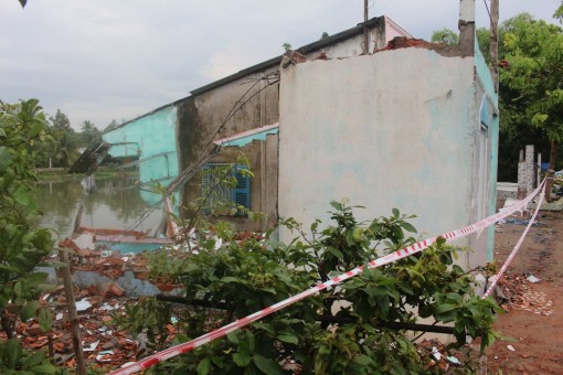 Hỗ trợ 51 triệu đồng cho các hộ dân bị ảnh hưởng sạt lở tại quận Cái Răng