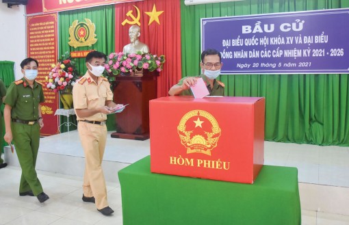 Hôm nay, cử tri cả nước bỏ phiếu bầu cử đại biểu Quốc hội và đại biểu HĐND các cấp
