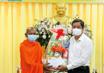 Lãnh đạo thành phố chúc mừng Ðại lễ Phật đản năm 2021