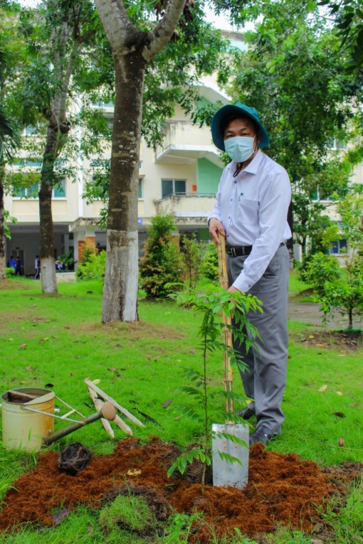 Trường Cao đẳng Kinh tế - Kỹ thuật Cần Thơ tổ chức “Tết trồng cây đời đời nhớ ơn Bác Hồ”