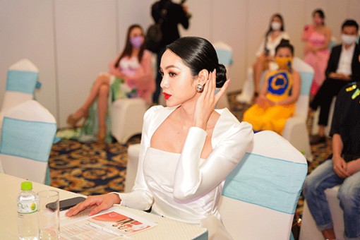 BTC nói gì khi Á hậu Lương Mỹ Kỳ bị chê quá non để ngồi ghế BGK Đại sứ Du lịch Cửu Long 2021 ?