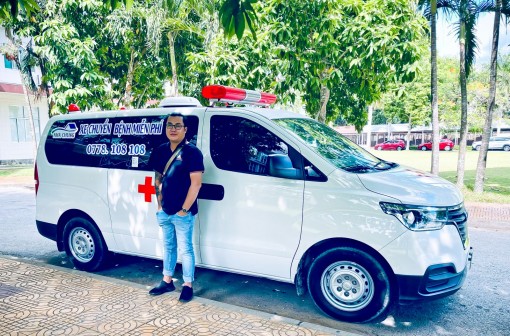Chàng trai vay tiền mua xe chở bệnh từ thiện