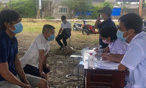 Lấy mẫu xét nghiệm, cách ly tại nhà

người về từ TP Hồ Chí Minh