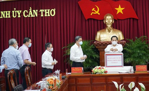 Ban Thường vụ Thành ủy đóng góp 69,5 triệu đồng Quỹ phòng, chống dịch COVID-19