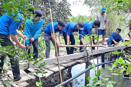 Tuổi trẻ Ô Môn góp phần đảm bảo an toàn giao thông