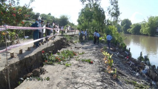 An Giang: Xuất hiện điểm sụp lún đường giao thông dài 50m ở huyện Tri Tôn
