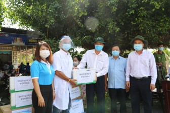 “Tiếp sức” cho lực lượng
làm nhiệm vụ tại các chốt
kiểm soát phòng, chống
dịch COVID-19 huyện Thới Lai