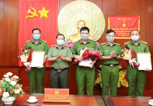 Thưởng nóng các tập thể triệt phá
3 điểm tệ nạn tại quận Ninh Kiều