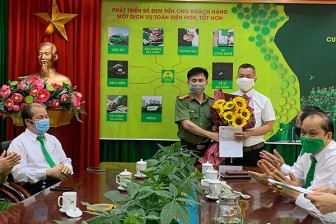 Nhiều lái xe Mai Linh được khen thưởng vì thuyết phục khách hàng đi cách ly và tham gia tố giác người nhập cảnh trái phép Nhiều lái xe Mai Linh được khen thưởng vì thuyết phục khách hàng đi cách ly và tham gia tố giác người nhập cảnh trái phép