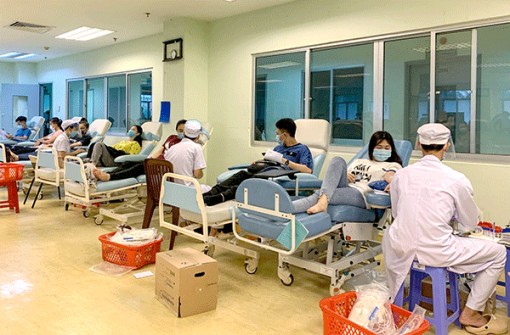 167 người tham gia hiến máu