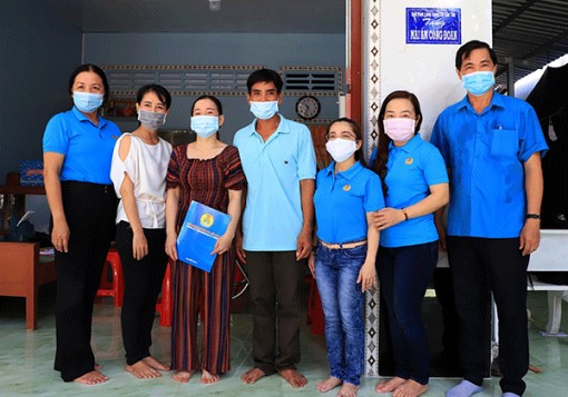 Quan tâm chăm lo người lao động