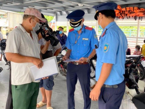 Kiểm tra việc quản lý hoạt động bến khách ngang sông, bến tàu du lịch trên địa bàn