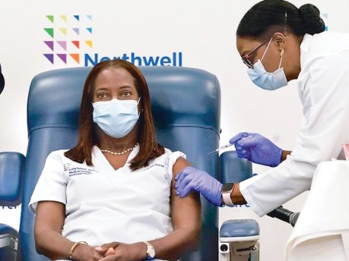 Mỹ tìm cách giải quyết hàng triệu liều vaccine sắp hết hạn