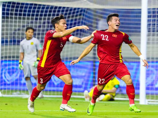 Thắng Malaysia 2-1, tuyển Việt Nam duy trì vị trí đầu bảng G