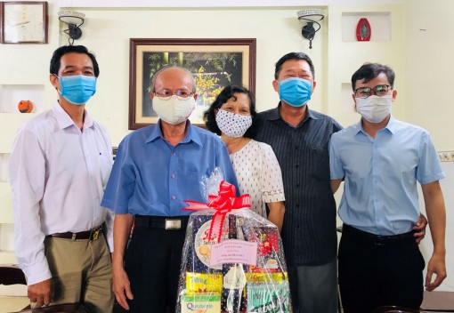 Báo Cần Thơ thăm các nhà báo lão thành