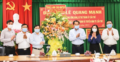 Lãnh đạo TP Cần Thơ thăm và chúc mừng các cơ quan báo chí kỷ niệm Ngày Báo chí Cách mạng Việt Nam