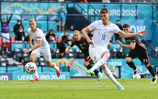 Phân định ngôi đầu