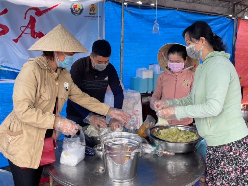 Thực hiện mô hình “Bếp ấm - Cùng chung tay phòng, chống dịch COVID-19”