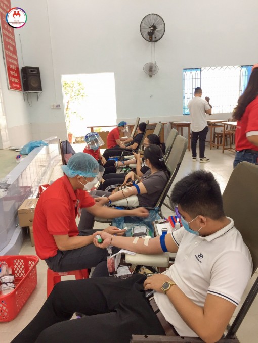 110 người hiến máu tại  “Giọt hồng sẻ chia - lần VII”