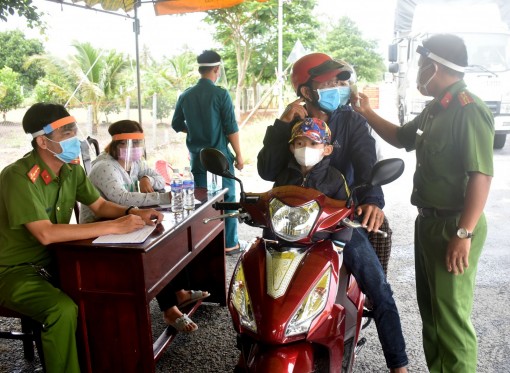 Đồng lòng trên trận tuyến phòng, chống dịch COVID-19