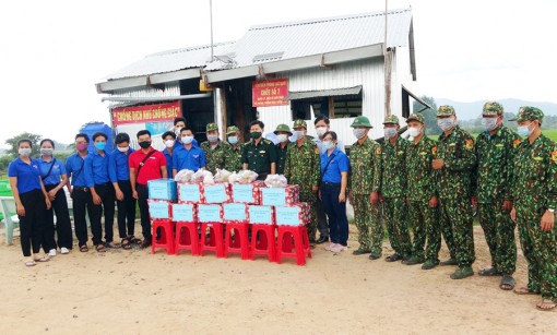 សម្ព័ន្ធ​យុវ​ជន​ទ្រីតូង​លើក​ទឹក​ចិត្ត​កង​កម្លាំង​ការ​ពារ​ខ្សែ​បន្ទាត់​ព្រំ​ដែន​