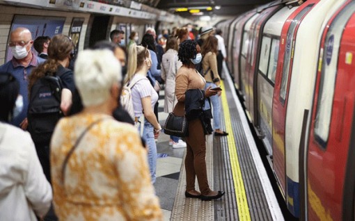 Thế giới học cách “sống chung” với COVID-19