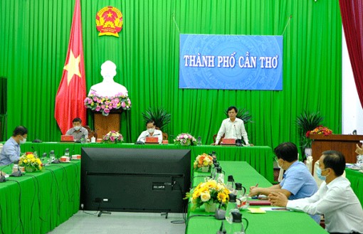 Tổ chức phân luồng phương tiện, đảm bảo vận tải hàng hóa thông suốt 24/24