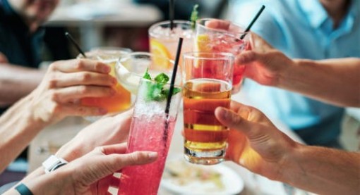 Thức uống chứa đường làm tăng nguy cơ ung thư đại trực tràng ở giới trẻ