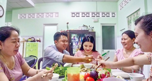 Cả nhà

thương yêu nhau...
