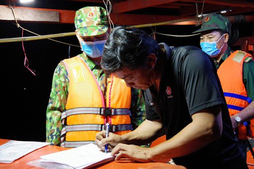 Siết chặt vùng biển, tăng cường phòng chống dịch COVID-19