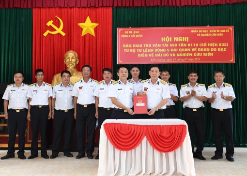 Vùng 5: Bàn giao Tàu 632 cho Đoàn Đo đạc biên vẽ hải đồ và nghiên cứu biển