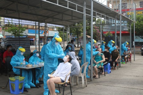 Ninh Kiều tổ chức lấy mẫu xét nghiệm SARS-CoV-2 lưu động tại cộng đồng