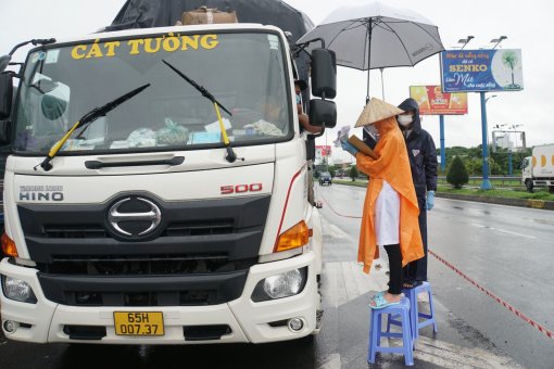 Tập trung cao độ phòng, chống dịch, giải quyết khan hiếm hàng hóa, nhu yếu phẩm trong thời gian giãn cách xã hội
